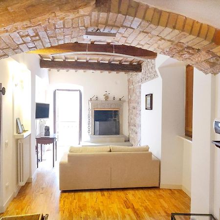 All'Ombra Di San Francesco - Centralissimo - A 110 Mt Dalla Basilica - Myassisisuite, I Dettagli Che Fanno La Differenza Екстериор снимка